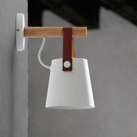 Hölzerne Wandlampe im skandinavischen Design - Waagemann