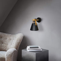 Hölzerne Wandlampe im skandinavischen Design - Waagemann