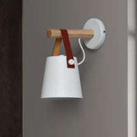 Hölzerne Wandlampe im skandinavischen Design - Waagemann