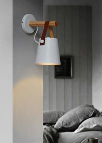 Hölzerne Wandlampe im skandinavischen Design - Waagemann