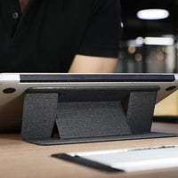 Minimus - Der Federleichte Laptop & Tablet-Ständer - Waagemann