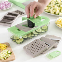 Platzsparender 7in1 Gemüsehobel & Mandoline-Schneider - Waagemann