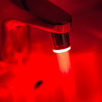 Smarte LED-Wasserhahndüse mit Dynamo – Wechselt Farben nach Temperatur - Waagemann
